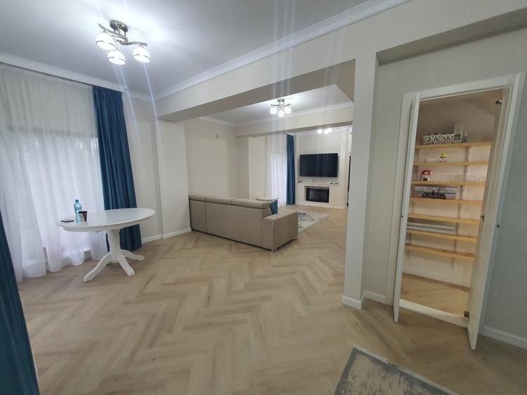 Casă individuală cu 4 camere cu Canalizare în Palazu Mare