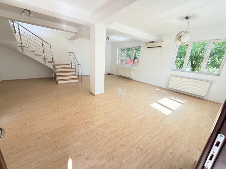 Duplex cu 4 camere cu Canalizare în Central
