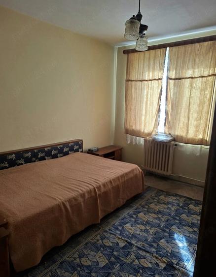 Apartament cu 2 camere semidecomandat în Craiovei