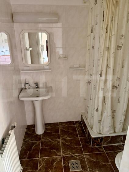 Casă individuală cu 12 camere cu Canalizare în Bran