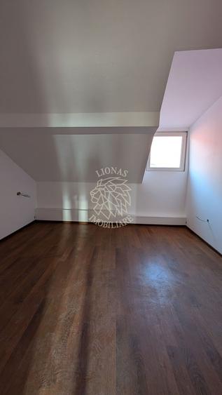 Apartament cu 5 camere semidecomandat în Decebal