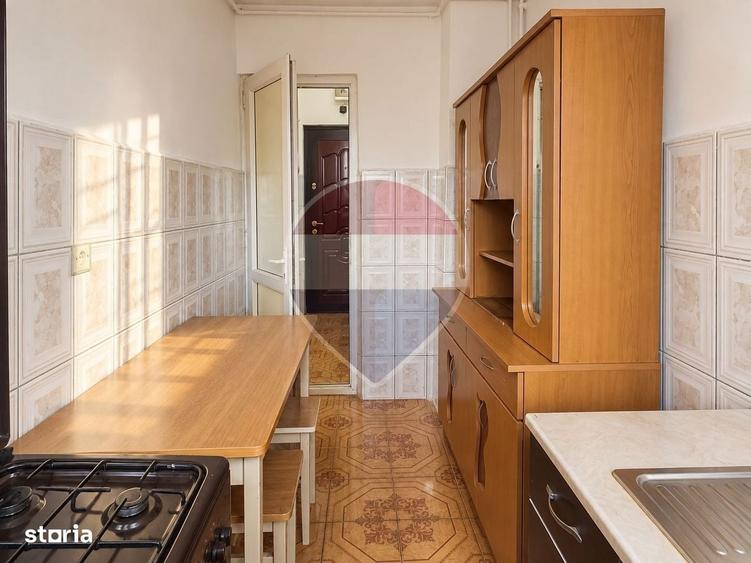 Apartament cu 3 camere semidecomandat în Milcov