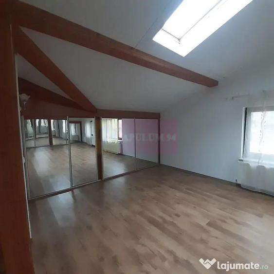 Casă cu 7 camere cu Teren 280 Mp în Antiaeriană