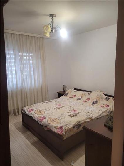 Apartament cu 3 camere decomandat, mobilat în Bistrița Lac