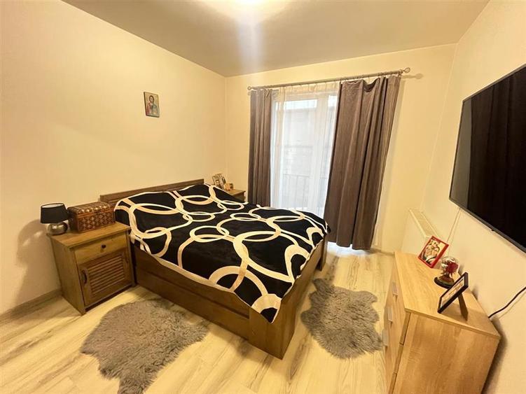 Apartament cu 3 camere semidecomandat, mobilat în Turnișor