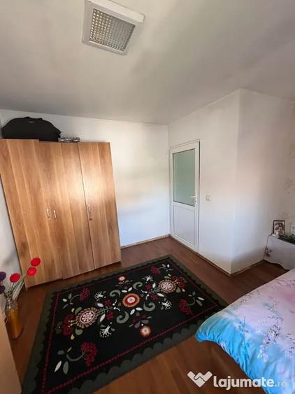 Casă cu 4 camere cu Teren 250 Mp în Central