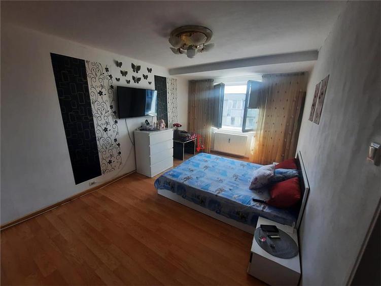 Apartament cu 2 camere decomandat în Basarabia