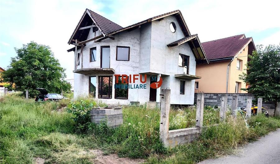 Casă individuală cu 4 camere cu Canalizare în Cetate