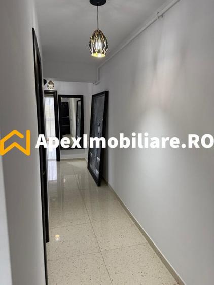 Apartament cu 4 camere decomandat în Titan