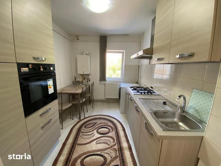 Apartament cu 2 camere semidecomandat, mobilat în Central