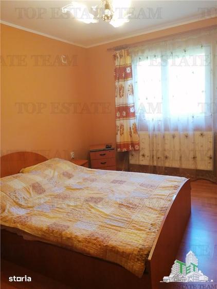 Casă cu 7 camere cu Teren 825 Mp în Păcureți
