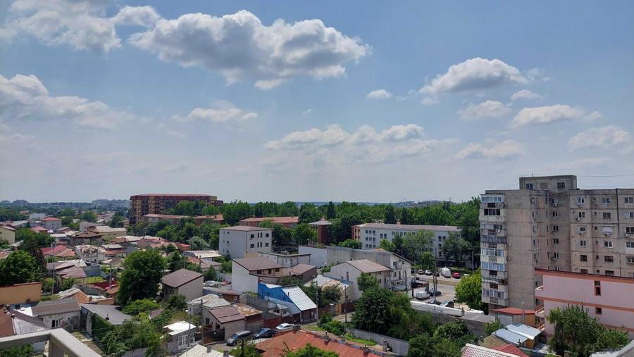 Garsonieră decomandată în Vest
