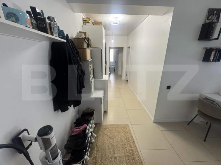 Apartament cu 3 camere semidecomandat, mobilat în Nicolina