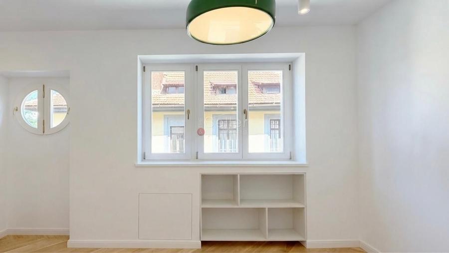 Apartament cu 3 camere semidecomandat, mobilat în Central