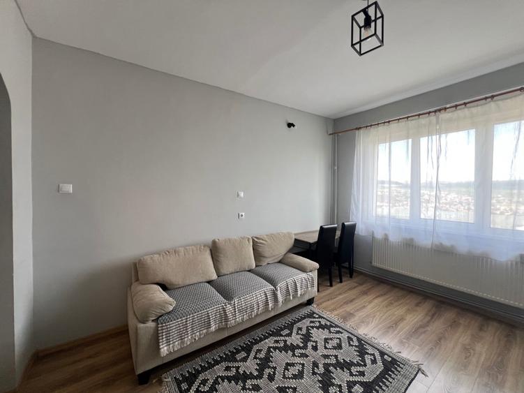 Garsonieră decomandată în Gruia