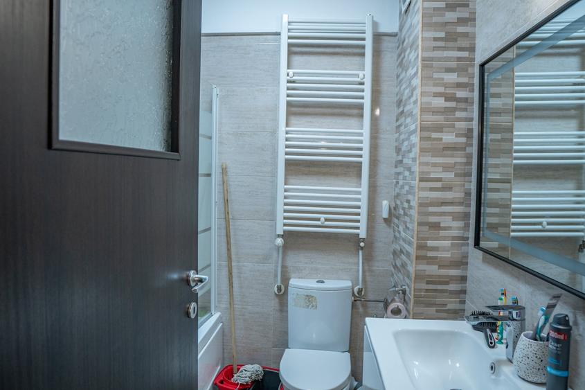 Apartament cu 3 camere semidecomandat în Letea