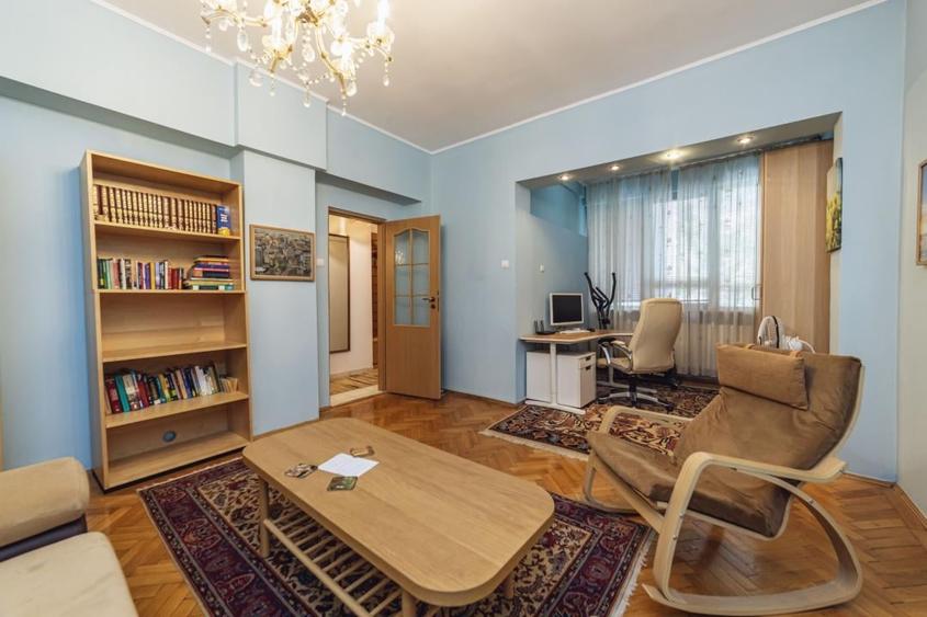 Apartament cu 4 camere decomandat, mobilat în Cișmigiu