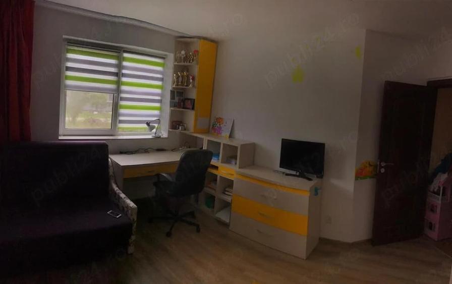 Apartament cu 4 camere decomandat în Titan