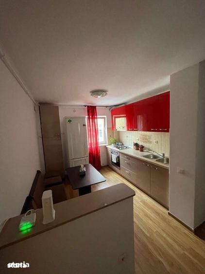 Apartament cu 2 camere decomandat în Tractorul