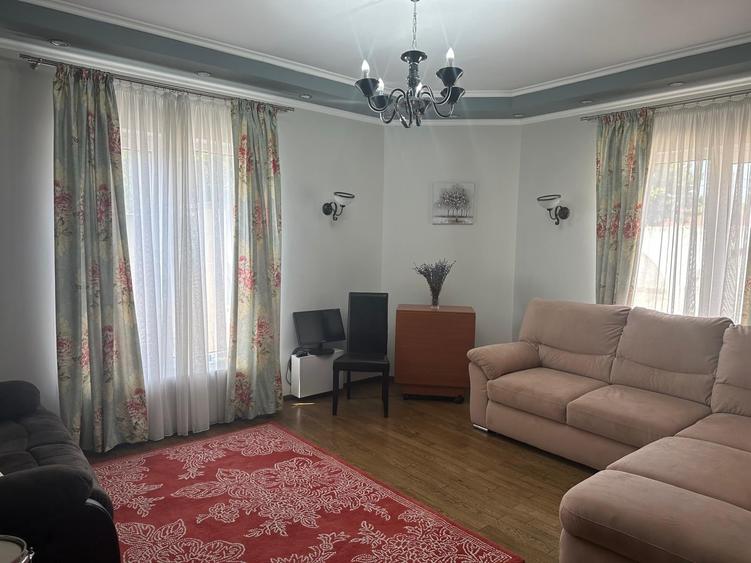 Casă individuală cu 4 camere cu Canalizare în Central