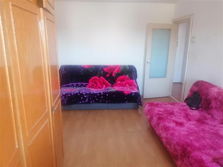 Apartament cu 3 camere decomandat în Lipovei