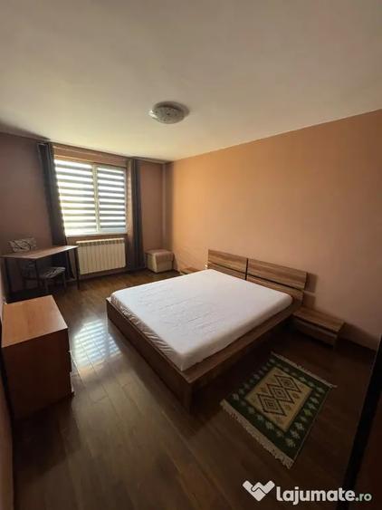 Apartament cu 3 camere decomandat în Sud