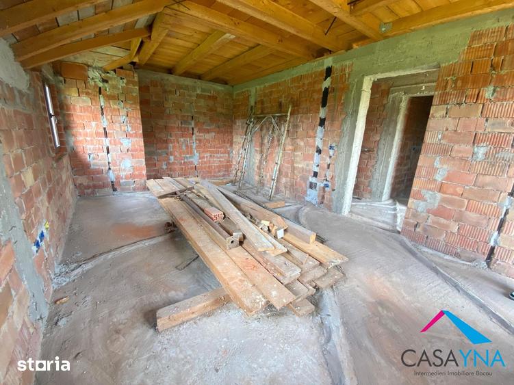 Casă cu 5 camere cu Teren 900 Mp în Prăjești