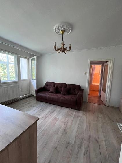 Apartament cu 2 camere semidecomandat în Tătărași