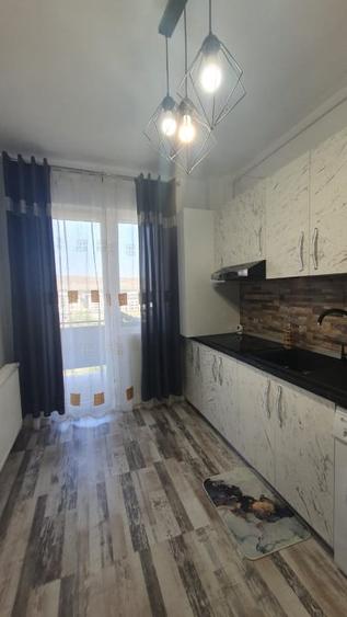 Apartament cu 3 camere semidecomandat, mobilat în Florești — fotografia 2