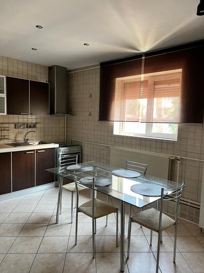 Apartament cu 4 camere decomandat în Central