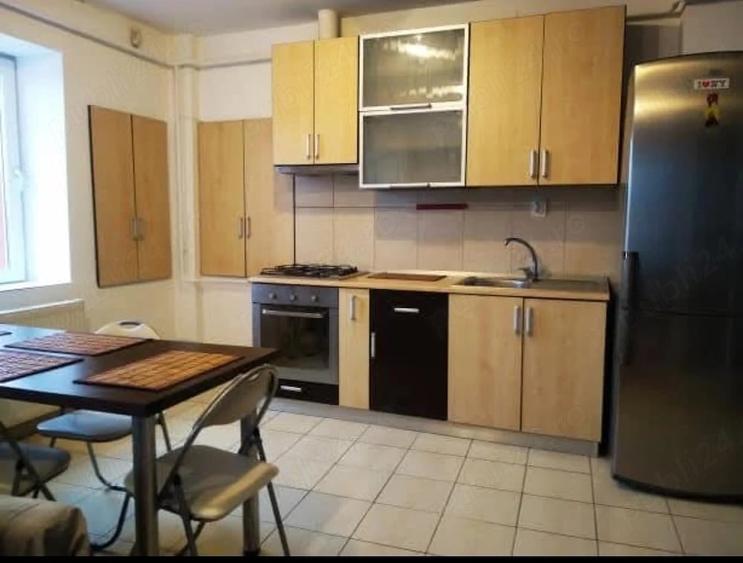 Apartament cu 3 camere decomandat în Metalurgie