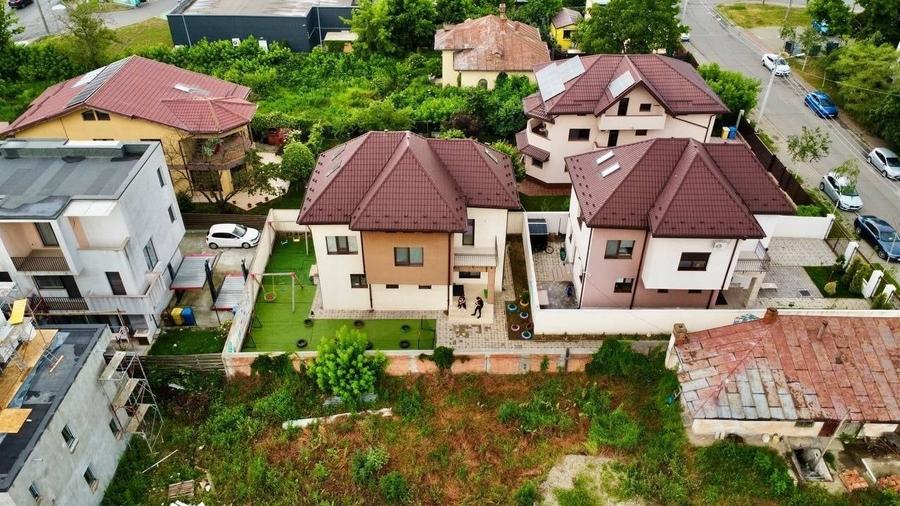 Casă individuală cu 5 camere cu Canalizare în Central