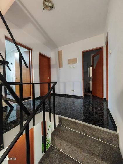 Casă cu 5 camere cu Teren 191 Mp în Central