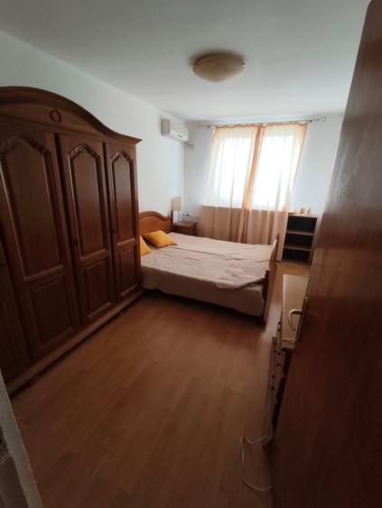 Apartament cu 3 camere decomandat în Titan