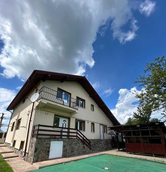 Casă cu 4 camere în Negrești