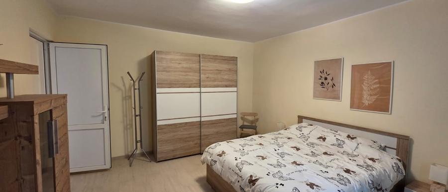 Apartament cu 3 camere semidecomandat în 15 Noiembrie