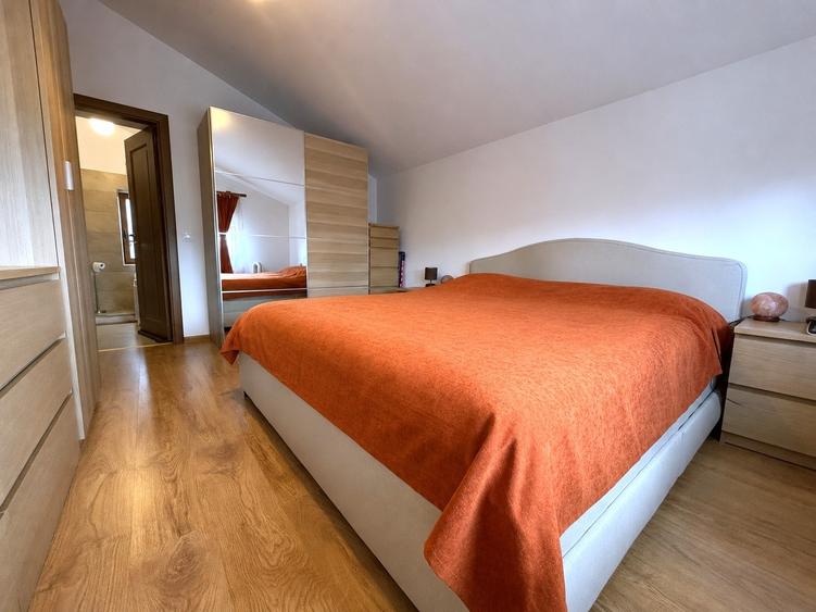 Penthouse cu 3 camere decomandat, mobilat în Metalurgiei