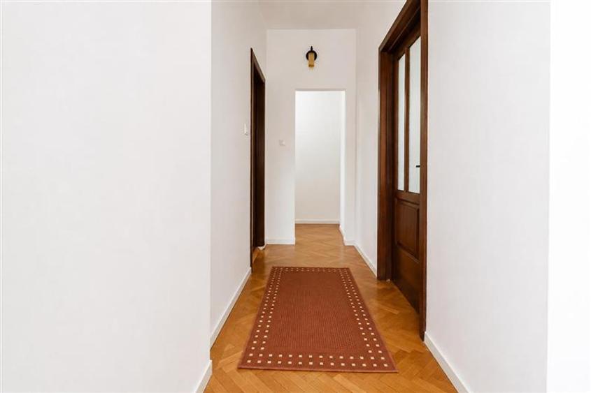 Apartament cu 2 camere decomandat, mobilat în Centrul Istoric