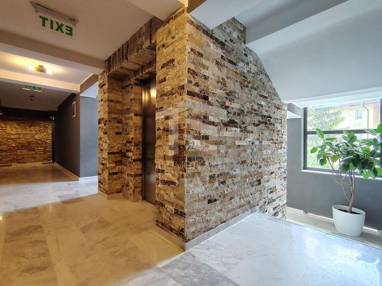Apartament cu 2 camere semidecomandat, mobilat în Central
