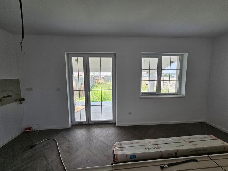 Duplex cu 3 camere cu Teren 300 Mp în Urseni