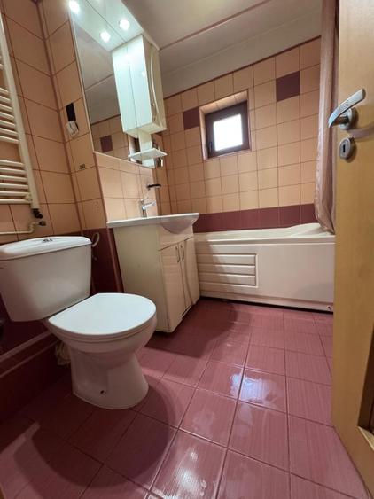 Apartament cu 3 camere decomandat în Lipovei