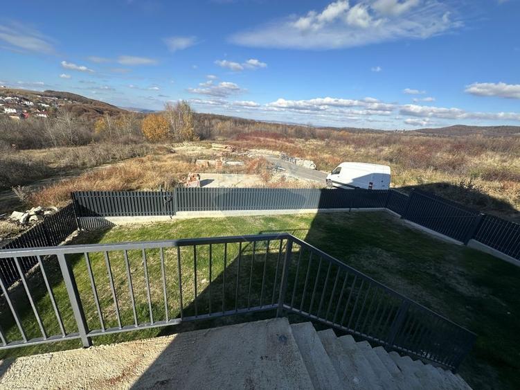Casă individuală cu 7 camere cu Teren 350 Mp în Sălicea