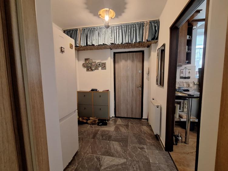 Apartament cu 2 camere nedecomandat, mobilat în Brâncoveanu