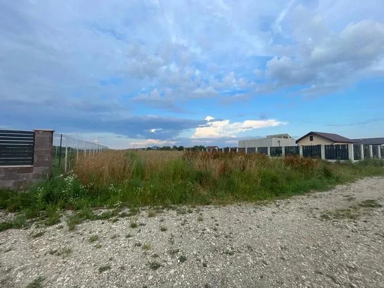 Teren de 525 mp, în Stupini