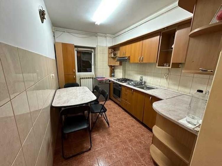 Inchiriez apartament cu 3 camere