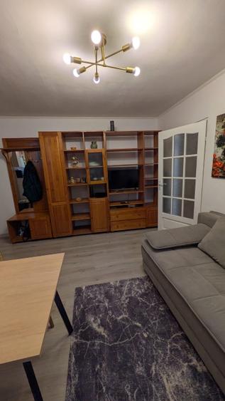Apartament cu 2 camere semidecomandat în Rogerius