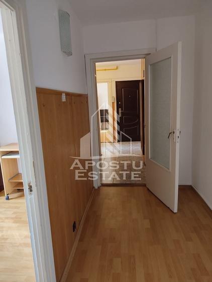 Apartament cu 3 camere decomandat, mobilat în Lipovei
