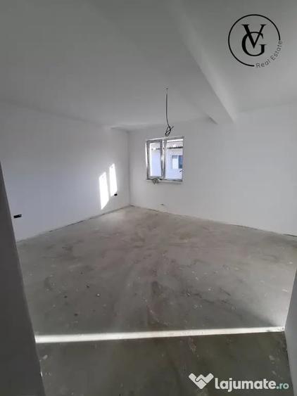 Casă cu 5 camere cu Teren 240 Mp în Valu lui Traian
