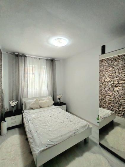 Apartament cu 3 camere semidecomandat, mobilat în Complex Studențesc