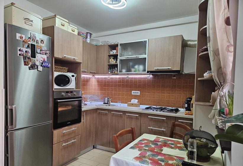 Apartament cu 3 camere decomandat în Ghencea